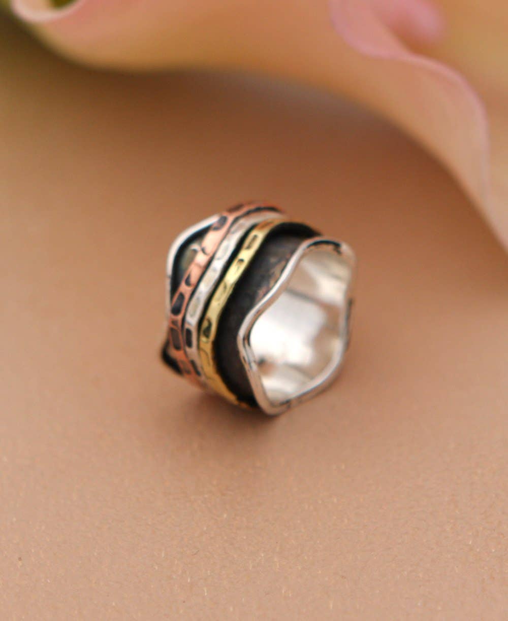 Mixed Metal Spinning Ring With Textured Band: Size 8